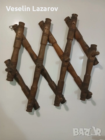 Разтегателен дървена закачалка.