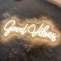Неонова LED табела "Good Vibes" за декорация с USB порт 40х18 см, снимка 3