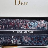 Дамско портмоне Christian Dior, снимка 1 - Портфейли, портмонета - 32246717