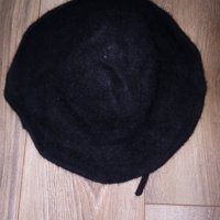 Ангорска дамска шапка, снимка 1 - Шапки - 40526734