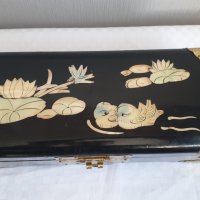 Стара китайска кутия за бижута от черно дърво и седеф, снимка 1 - Антикварни и старинни предмети - 43452723