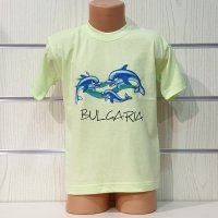 Нова детска тениска в цвят резида с трансферен печат Делфини, снимка 3 - Детски тениски и потници - 33538177