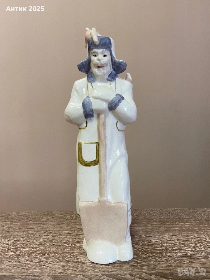 Порцеланова статуетка „Зимен добър старец със снежен човек“, снимка 1