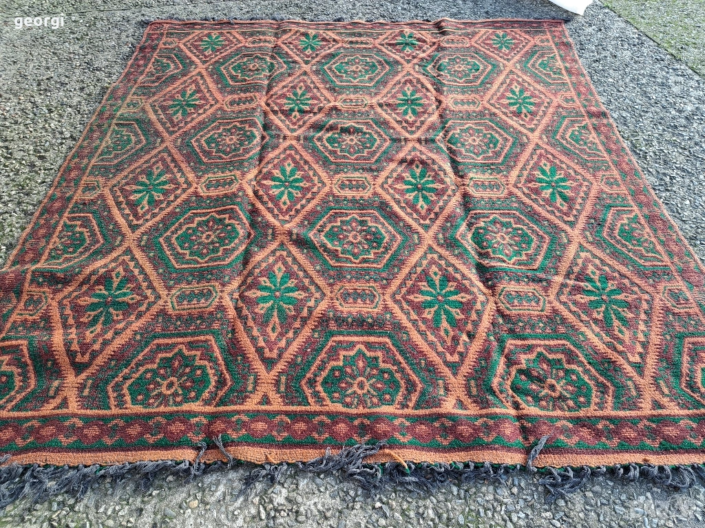 вълнен килим 2,20 х 2,40см, снимка 1