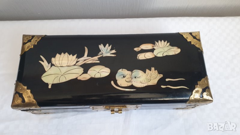 Стара китайска кутия за бижута от черно дърво и седеф, снимка 1
