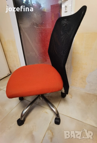 Продавам въртящ стол употребяван, снимка 2 - Столове - 52897483