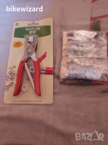 Клещи за капси+капси НОВО