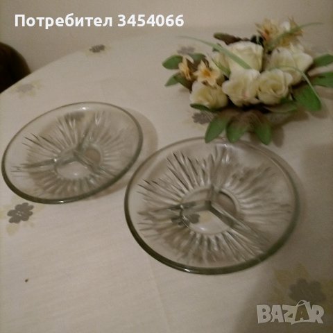 Две стъклени плата-одьоври. 