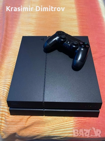 Продавам PS4 FAT 500GB с джойстик + 7 игри за които се доплаща