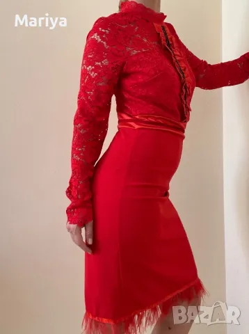 Стилна червена рокля с дантела и пера. Размер С и М, снимка 5 - Рокли - 47681636