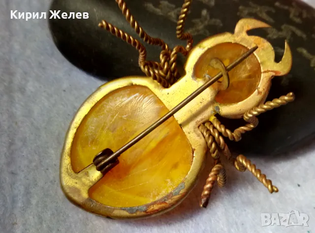 Стара ПОЗЛАТЕНА МЕДНА ФИГУРАЛНА КЕХЛИБАРЕНА БРОШКА БРЪМБАР Ръчна МАЙСТОРСКА ИЗРАБОТКА 48883, снимка 13 - Антикварни и старинни предмети - 48444573