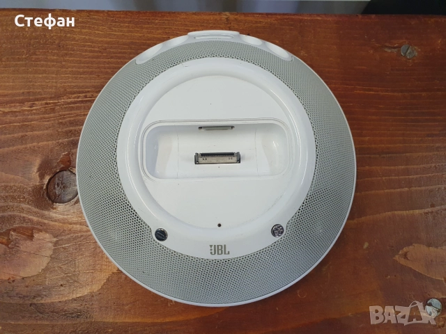 Компактна колонка JBL Може да се ползва с aux кабел. Има си адаптер към нея. Страхотен звук за такав, снимка 2 - Тонколони - 51960992