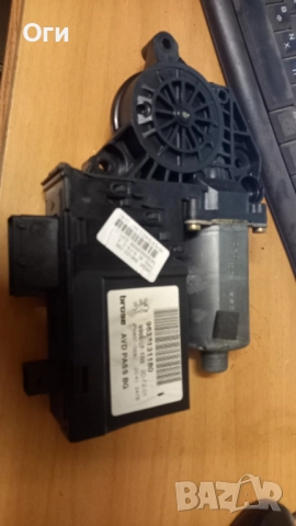 Моторче за сваляне на стъклото от Пежо 307 предна дясна врата 9637131180