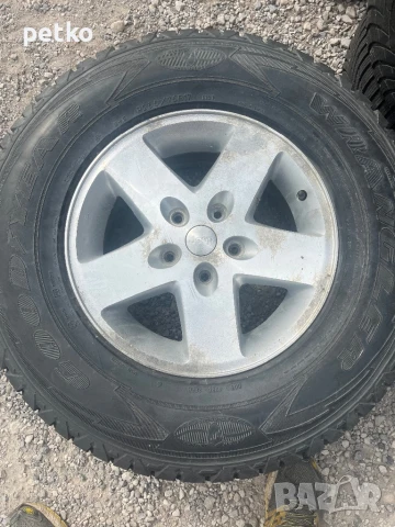 Продавам резервна джанта с гума за чероки