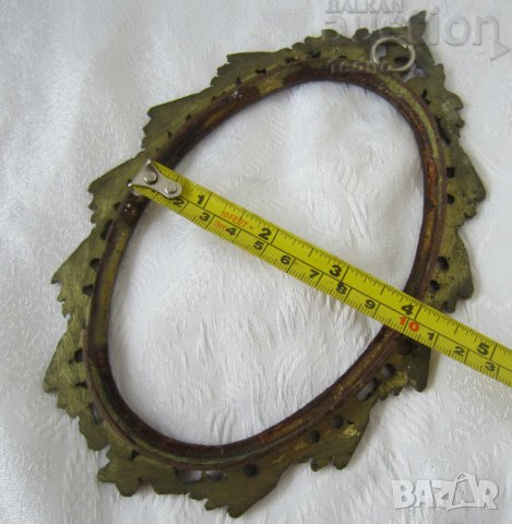 Рамки: стара метална рамка с орнаменти, бронз, статуетка с кобилица, други рамки, гоблен с дървена, снимка 2 - Антикварни и старинни предмети - 28885957