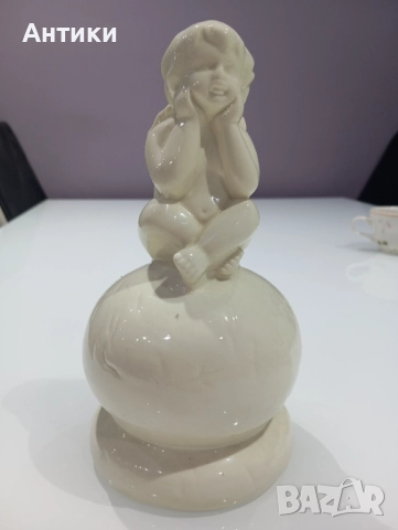 Стара порцеланова музикална фигура 