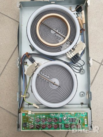 Керамичен плот със счупено стъкло Electrolux EHF3320NOK , снимка 1 - Котлони - 28962463