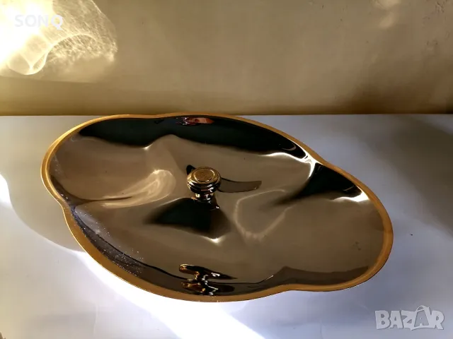 Красиво Плато Със Позлата