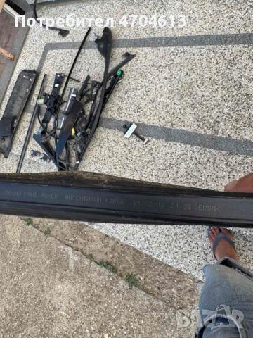 Упътнение водач на стъклото на предна дясна врата на Range Rover Evoque само за 50Eur. bj-21596, снимка 5 - Части - 53050501