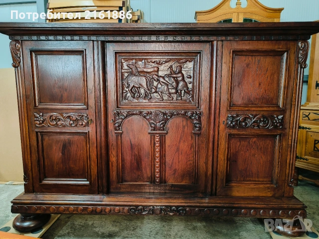 Красив дъбов шкаф с дърворезба 