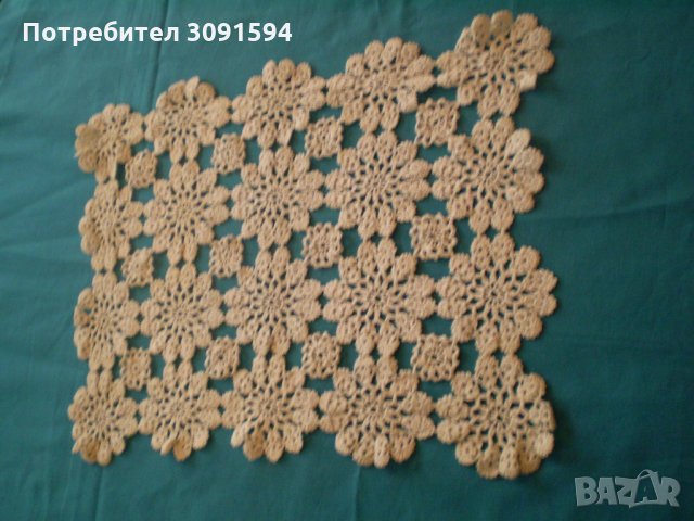 Малка бяла плетена на една кука покривка, снимка 2 - Покривки за маси - 33543935