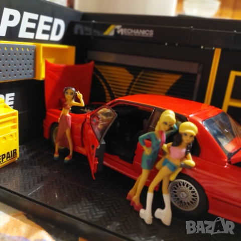 1/24 BMW e30 с 3 момичета 2 бутилки балантайс и сервиз , снимка 9 - Колекции - 51884182