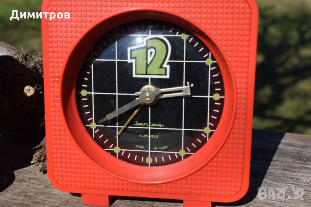 Ретро часовник-будилник Янтар, снимка 2 - Антикварни и старинни предмети - 32595894