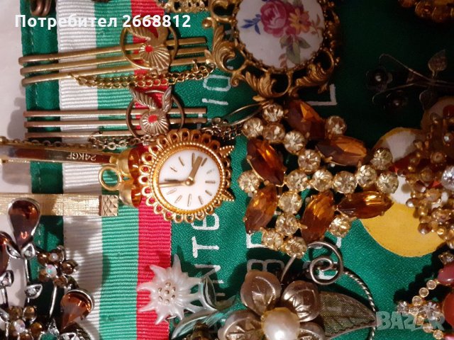 Брошки, снимка 3 - Колиета, медальони, синджири - 28785186