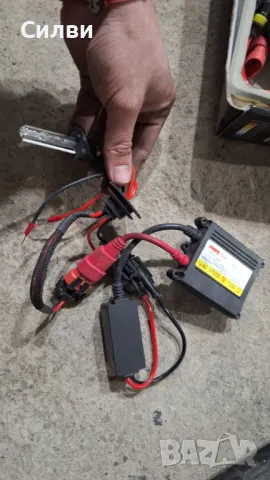 Ксенон пълен комплект за автомобил крушки кабели букси и 3 запалки крепежни елементи и преходи, снимка 3 - Аксесоари и консумативи - 49016843