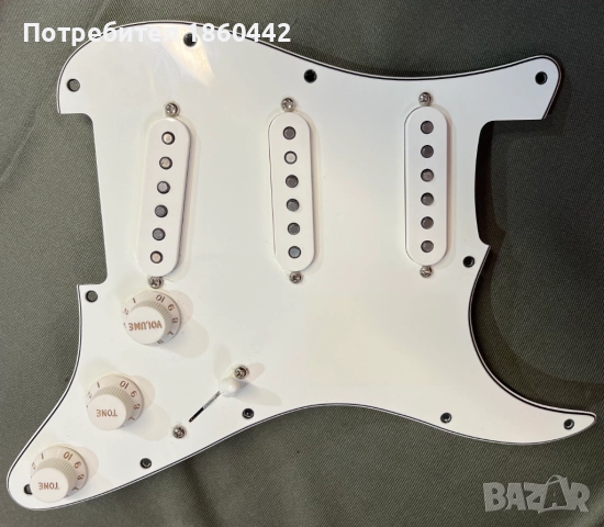 Оборудван пикгард Fender Stratocaster