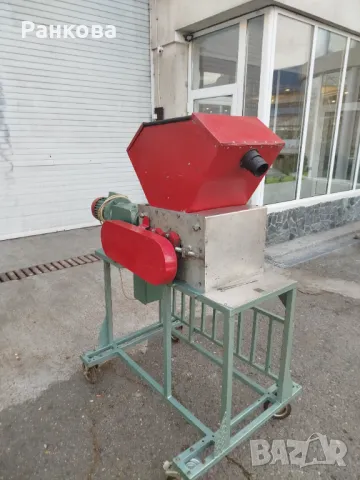 Продавам машина за чупене на лешници,кайсиеви ядки,бадем и др., снимка 6 - Други машини и части - 48965743