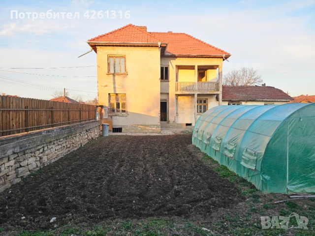 Продавам къща в село Лехчево област Монтана тел 0884 771493 