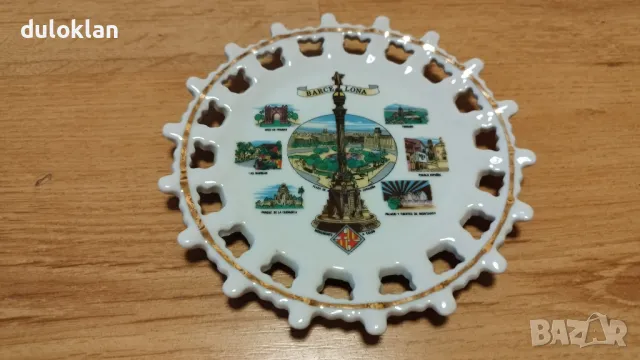 Красива порцеланова чиния от Барселона.