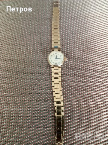 Продавам стар, дамски,ръчен часовник-Чайка-механичен.СССР..Работещ.