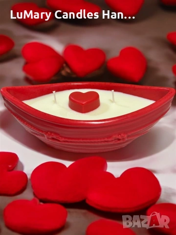 Свещ “Червена лодка със сърце”