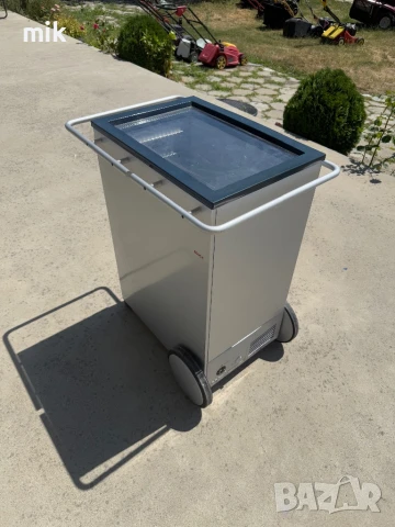 Малка витрина - Количка Bosch , снимка 2 - Хладилници - 50769107