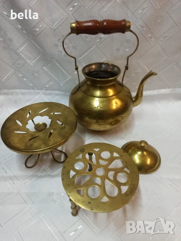 Бронзов голям чайник ,ръчна изработка -калайдисан отвътре ръчно гравиран, поставкан и спиртник, снимка 14 - Антикварни и старинни предмети - 50747831