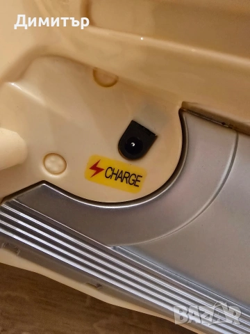 Детски скутер Vespa, снимка 9 - Скутери и тротинетки - 53483983