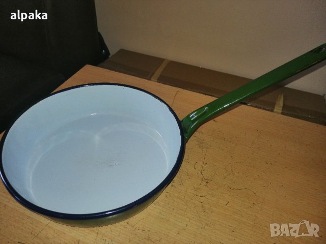 Продавам  емайлиран български тиган