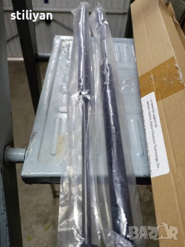 амортисьори за багажник на renault clio 2 98-ма 2007 година