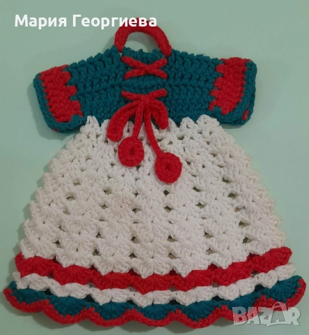 Ръчно плетена рокличка за кукла