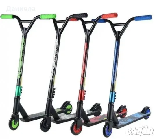 Усилена тротинетка за трикове с метална спирачка и гумени ръкохватки.