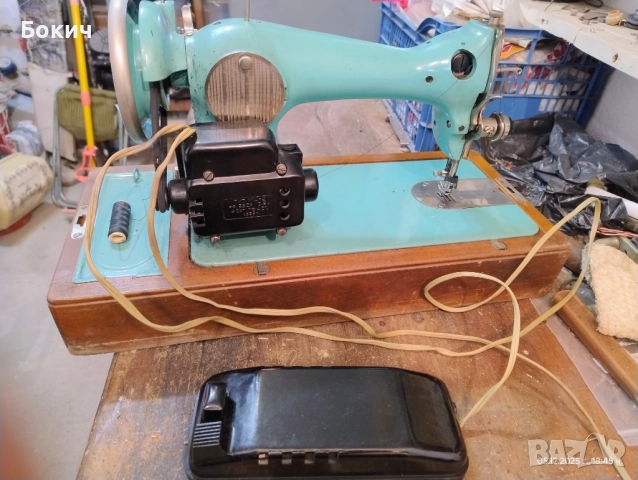 Руска шевна машина "Калинина" с ел. задвижване с педал, работеща, снимка 4 - Шевни машини - 52675868