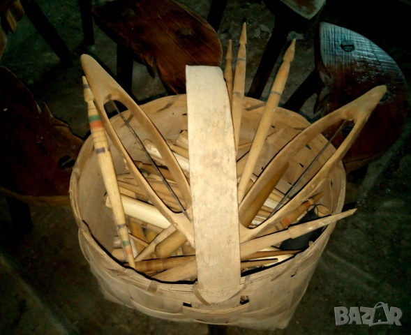 Стари сърпове ,вретена , сатър ,клин, скоба, ножица за Декор