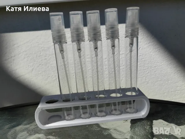 Поставка, органайзер за отливки на парфюми