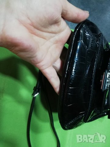 Дамска малка чанта Guess, снимка 8 - Чанти - 38078918