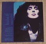 Cher ‎– Cher Издание 🇬🇧 🇩🇪 UK/GERMANY 1987г Състояние на винила:звука на едната страна е NEAR MI, снимка 3