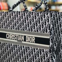 Дамска чанта Christian Dior код 82, снимка 1 - Чанти - 32637948