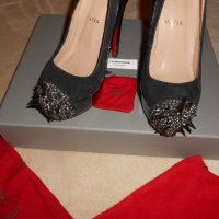 Christian Louboutin Asteroid 140 suede and patent-leather pumps, снимка 9 - Дамски елегантни обувки - 26637968