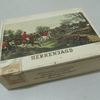 № 5794 стара дървена кутия HERRENJAGD  - размер 16 / 15 / 4,5 см , снимка 1 - Други ценни предмети - 34871211
